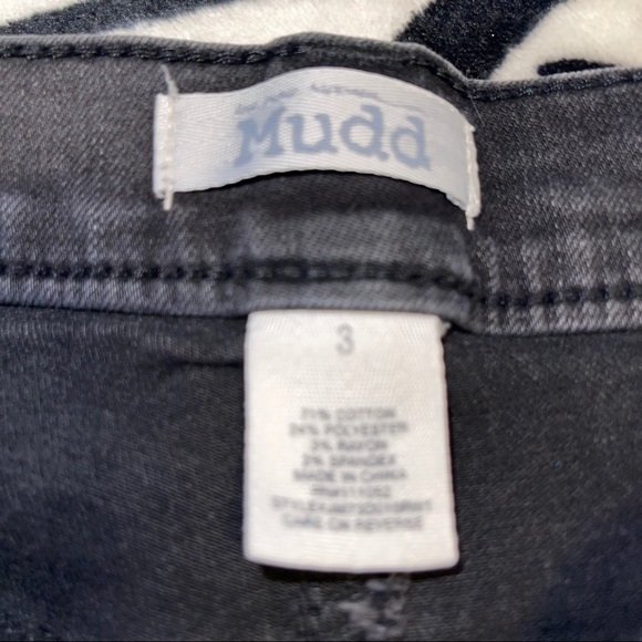 Shorts - Picture 2 of 3